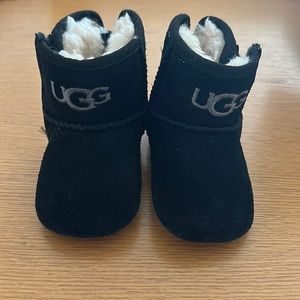 Baby Uggs in black
